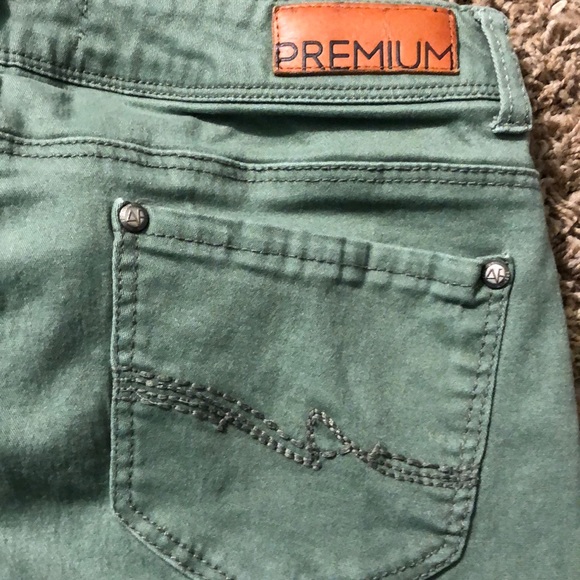 Green pants - Picture 3 of 5